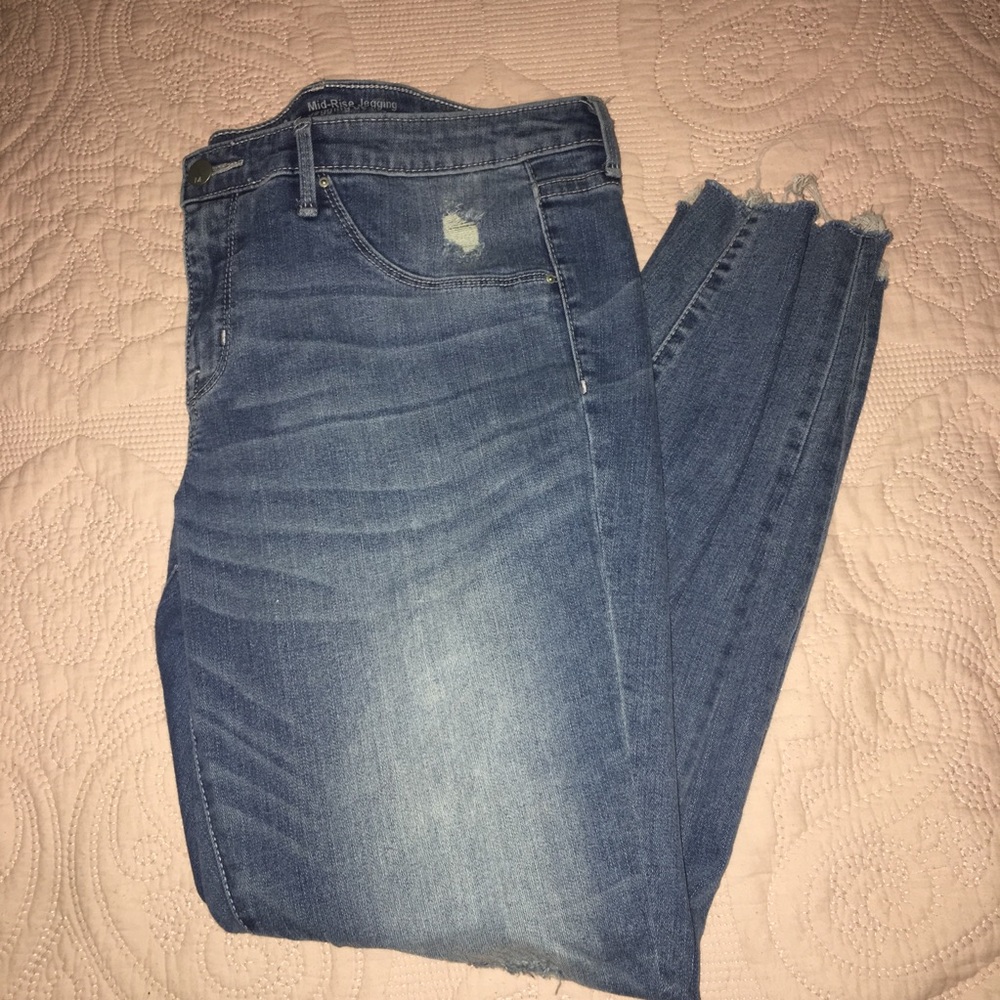 Light Wash Cut Off Jeans